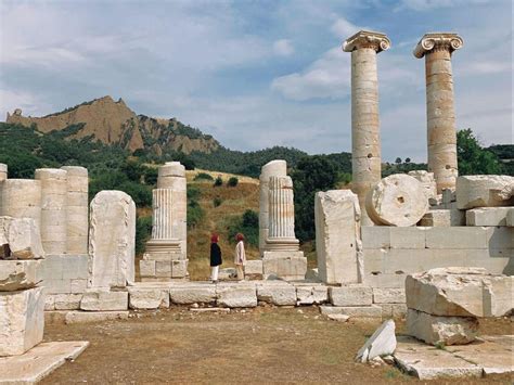  Caoe Tapınağı: Antik Güzelliğin ve Gizemli Atmosferin İle Buluşması!