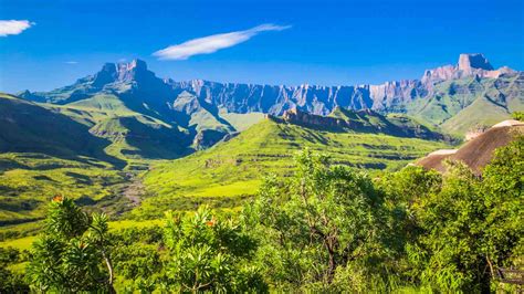  Drakensberg Dağları: Güney Afrika'nın Yemyeşil Kalbinde Bir Doğa Harikası!