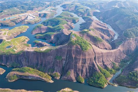  Feitian Mountain: Zirveye Tırmanın ve Luzhou Şehrinin Muhteşem Manzarasını İzleyin!