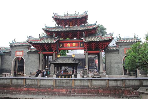 Foshan Ancestral Temples - Keşfetmek ve Tarihin İzinde Yolculuk Yapmak İçin Muhteşem Bir Mekan!