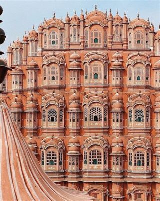 Hawa Mahal: Pembe Taşın Sihirli Pencereleri ve Anılarının Şarkısı!