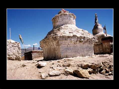  Tashigang Şehri'nde Zamanda Yolculuk Yapın: Antik Çadır ve Manevi Huzur!