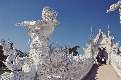 Wat Rong Khun Şahane Bir Şelale Gibi Parlayan Beyaz Bir Tapınak Kompleksi!